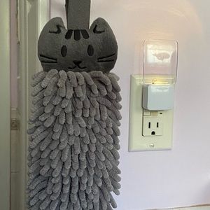 New-Norwex pet to dry kitten.